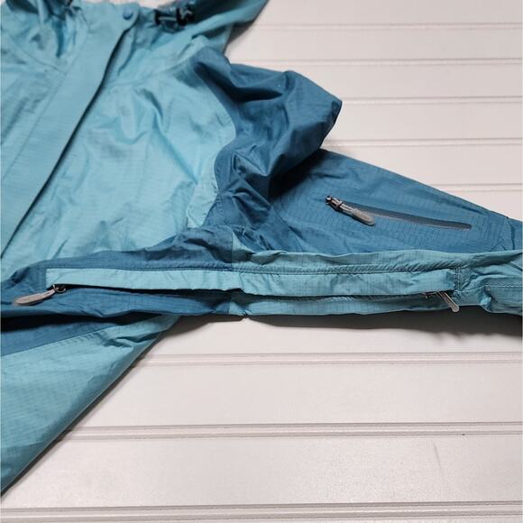 L.L. Bean Women's Rain Jacket - Picture 7 of 15